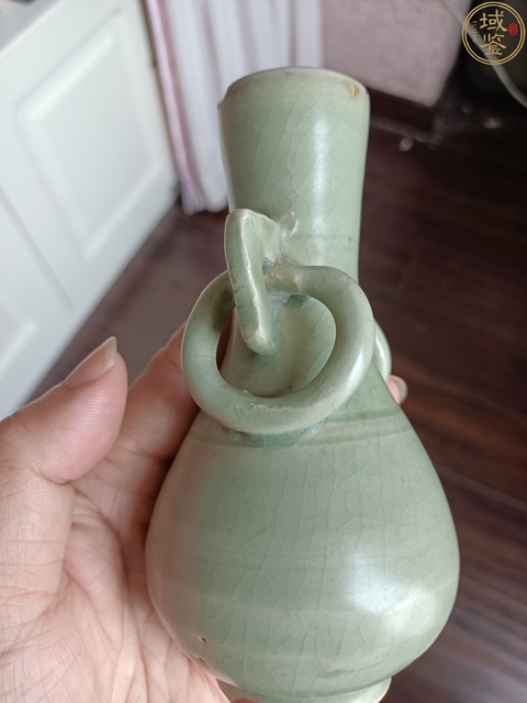 古玩陶瓷龍泉青瓷雙耳銜環瓶真品鑒賞圖