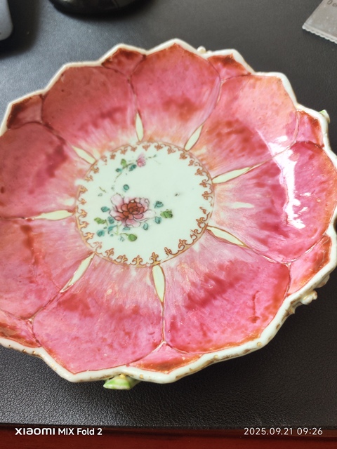 古玩陶瓷粉彩堆塑蓮瓣紋盤真品鑒賞圖