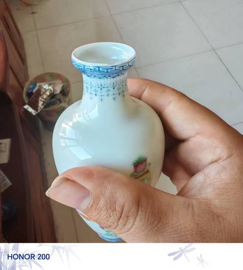 古玩陶瓷人物紋粉彩瓶真品鑒賞圖