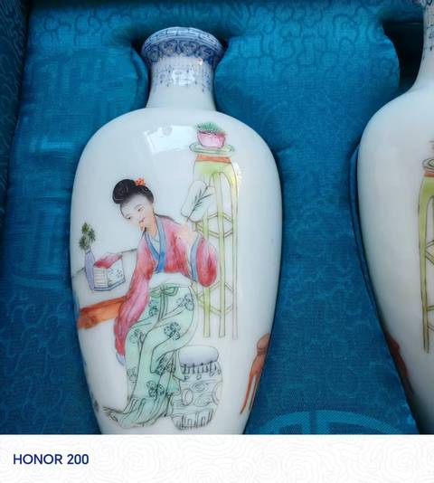 古玩陶瓷人物紋粉彩瓶真品鑒賞圖