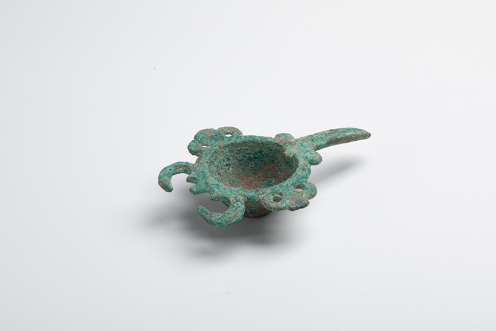 古玩雜項【古代藝術品收藏】宋元. 青 銅 油燈(法國盧浮宮博物館同款)拍賣，當前價格1888元