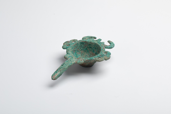古玩雜項【古代藝術品收藏】宋元. 青 銅 油燈(法國盧浮宮博物館同款)拍賣，當前價格1888元
