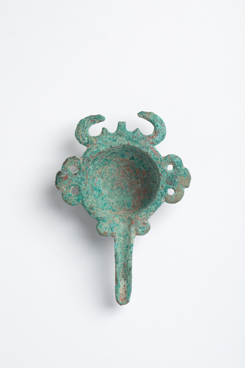 古玩雜項【古代藝術品收藏】宋元. 青 銅 油燈(法國盧浮宮博物館同款)拍賣，當前價格1888元