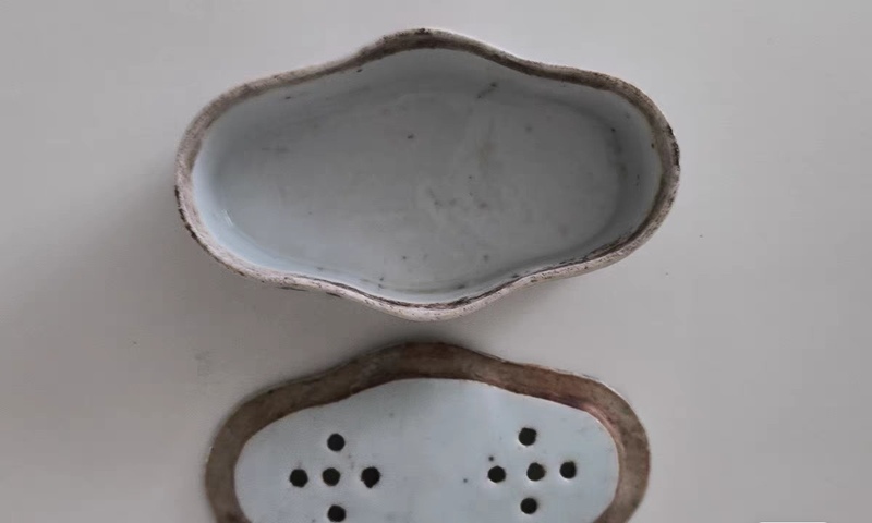 古玩陶瓷仕女嬰戲紋粉彩油絮缸真品鑒賞圖