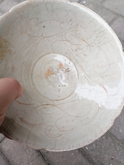 古玩陶瓷影青花口刻花碗真品鑒賞圖