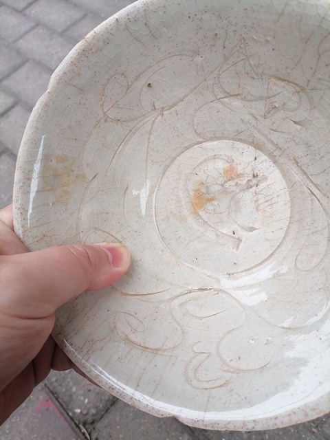 古玩陶瓷影青花口刻花碗真品鑒賞圖