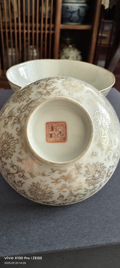 古玩陶瓷金彩花卉蓋碗真品鑒賞圖