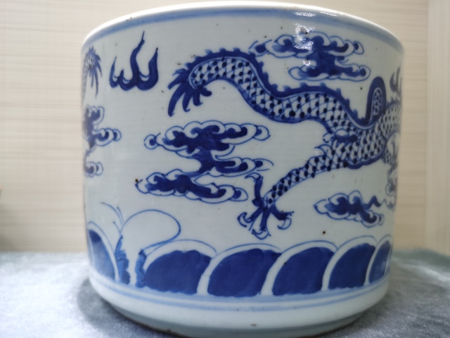 古玩陶瓷青花趕珠龍紋香爐真品鑒賞圖