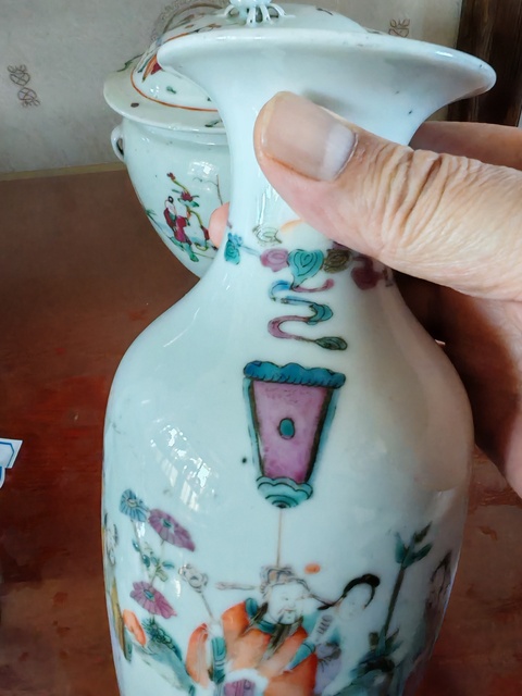 古玩陶瓷粉彩三星高照圖撇口瓶真品鑒賞圖