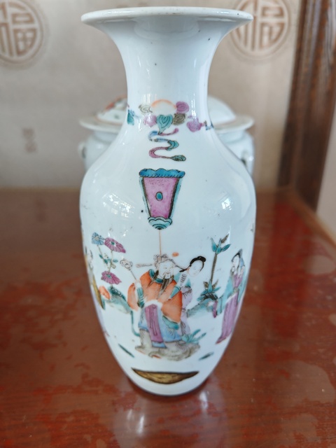 古玩陶瓷粉彩三星高照圖撇口瓶真品鑒賞圖