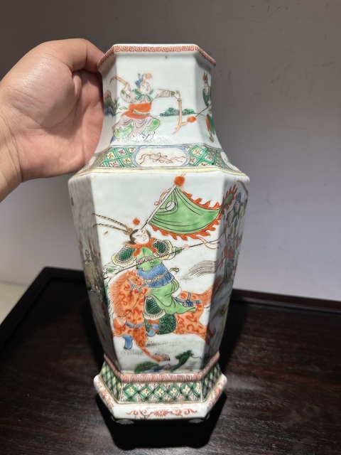 古玩陶瓷五彩人物故事六方瓶一對真品鑒賞圖