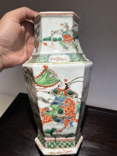古玩陶瓷五彩人物故事六方瓶一對真品鑒賞圖