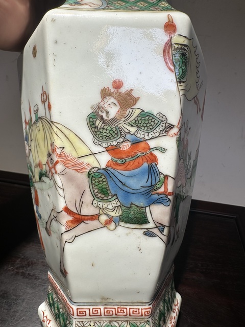 古玩陶瓷五彩人物故事六方瓶一對真品鑒賞圖
