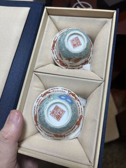 古玩陶瓷粉彩魚化龍紋花口杯真品鑒賞圖