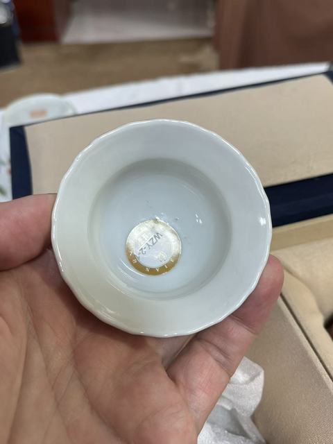 古玩陶瓷粉彩魚化龍紋花口杯真品鑒賞圖