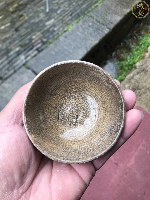 古玩陶瓷哥釉杯真品鑒賞圖