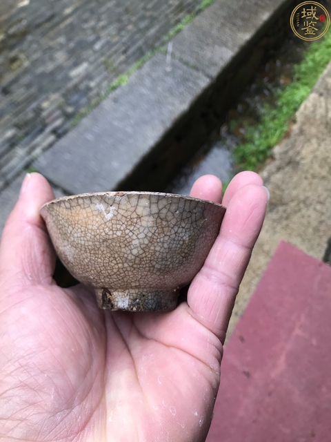 古玩陶瓷哥釉杯真品鑒賞圖
