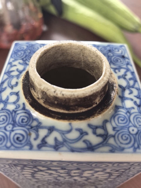 古玩陶瓷纏枝花卉紋青花茶葉罐真品鑒賞圖