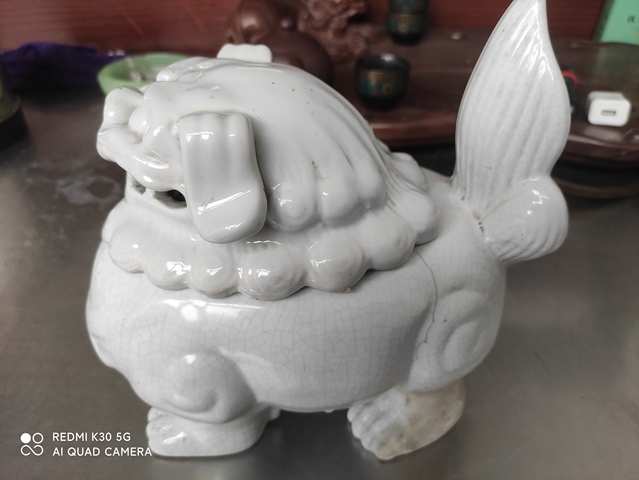 古玩陶瓷白釉狻猊香薰真品鑒賞圖