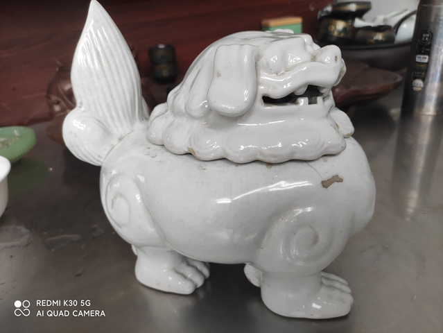 古玩陶瓷白釉狻猊香薰真品鑒賞圖