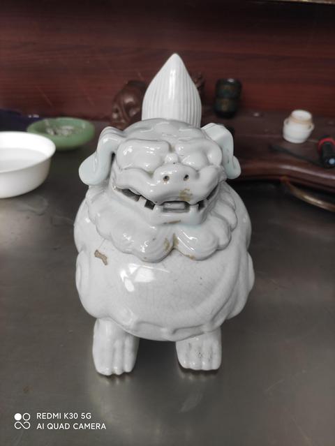 古玩陶瓷白釉狻猊香薰真品鑒賞圖