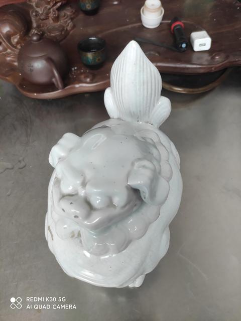 古玩陶瓷白釉狻猊香薰真品鑒賞圖
