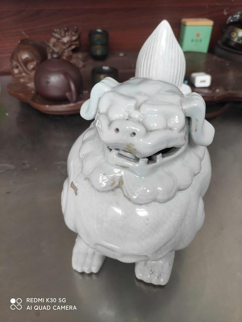 古玩陶瓷白釉狻猊香薰真品鑒賞圖