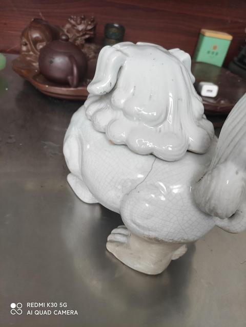 古玩陶瓷白釉狻猊香薰真品鑒賞圖