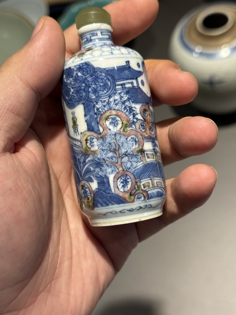 古玩陶瓷清中期青花釉里紅人物故事紋鼻煙壺真品鑒賞圖