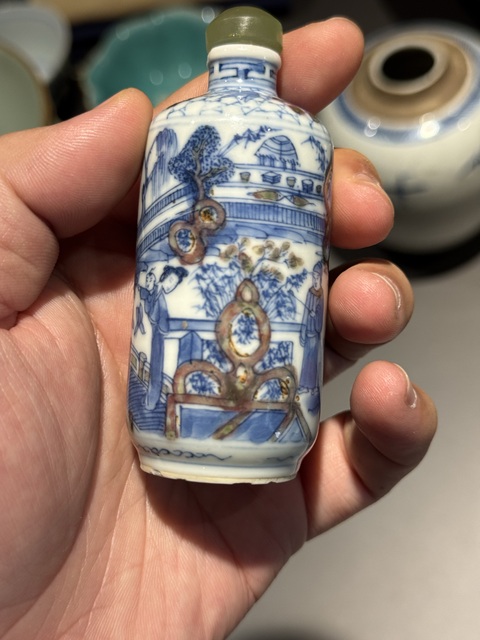 古玩陶瓷清中期青花釉里紅人物故事紋鼻煙壺真品鑒賞圖