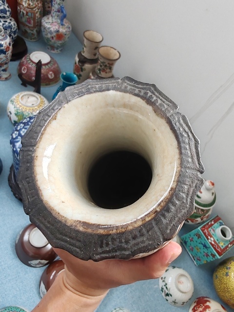 古玩陶瓷五彩人物故事雙耳瓶真品鑒賞圖