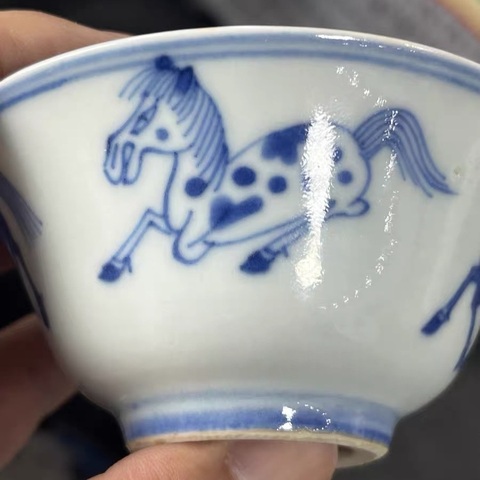 古玩陶瓷馬紋青花杯真品鑒賞圖