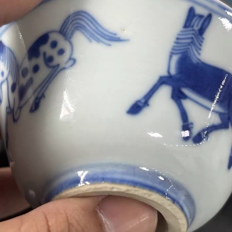 古玩陶瓷馬紋青花杯真品鑒賞圖