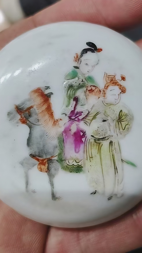 古玩陶瓷人物紋印泥盒真品鑒賞圖