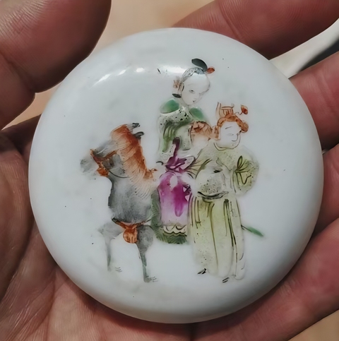 古玩陶瓷人物紋印泥盒真品鑒賞圖