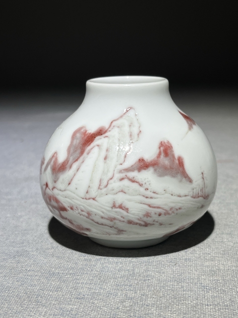 古玩陶瓷釉里紅山水紋蚊香底尊真品鑒賞圖