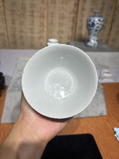 古玩陶瓷青花蘭草紋茶碗真品鑒賞圖