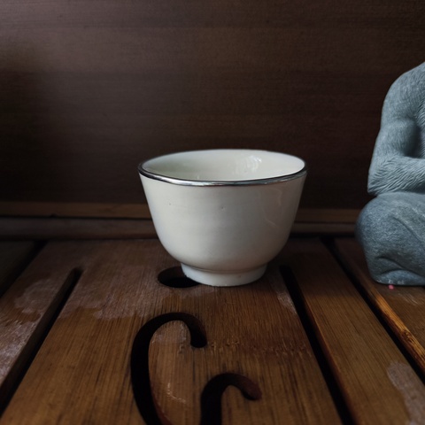 古玩陶瓷晚明德化窯白釉杯真品鑒賞圖