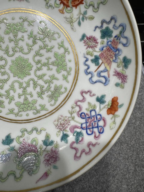 古玩陶瓷粉彩八寶紋盤真品鑒賞圖