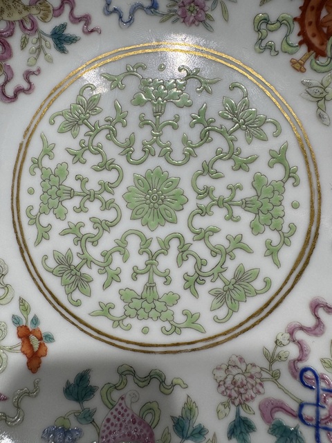 古玩陶瓷粉彩八寶紋盤真品鑒賞圖