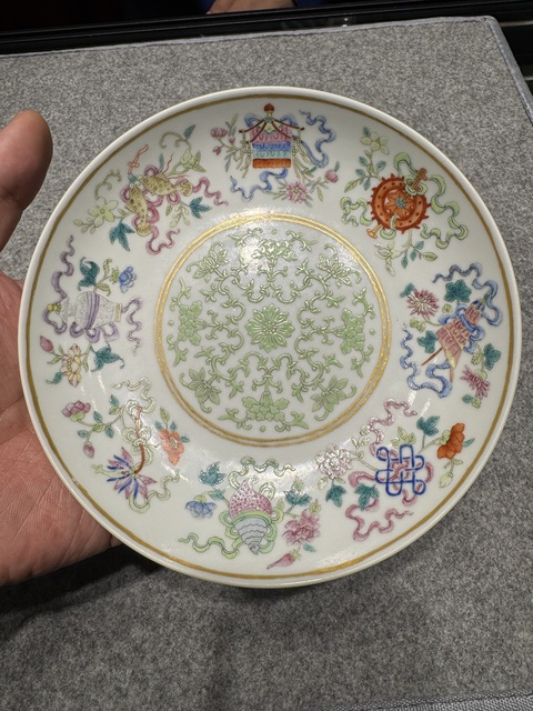 古玩陶瓷粉彩八寶紋盤真品鑒賞圖