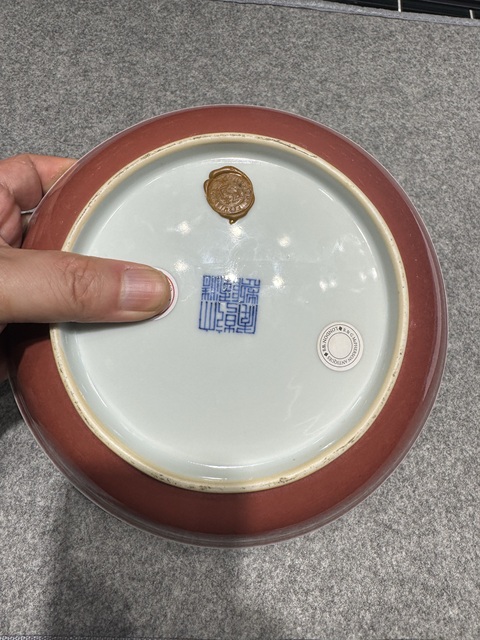 古玩陶瓷霽紅釉盤真品鑒賞圖