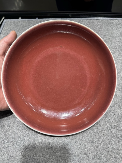 古玩陶瓷霽紅釉盤真品鑒賞圖