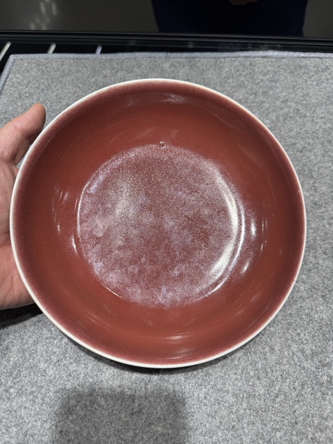 古玩陶瓷霽紅釉盤真品鑒賞圖