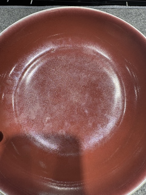 古玩陶瓷霽紅釉盤真品鑒賞圖