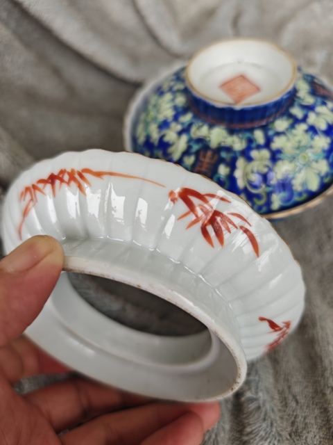 古玩陶瓷藍(lán)地粉彩花卉壽字紋三才蓋碗真品鑒賞圖