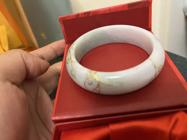 古玩玉器翡翠手鐲真品鑒賞圖