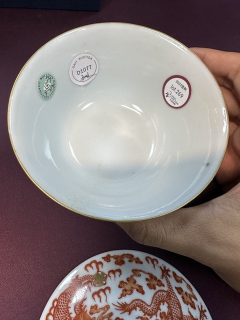 古玩陶瓷清晚期 礬紅龍紋蓋碗真品鑒賞圖