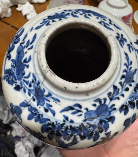 古玩陶瓷人物紋青花罐真品鑒賞圖
