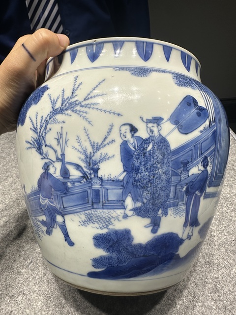 古玩陶瓷人物紋青花四系粥罐真品鑒賞圖